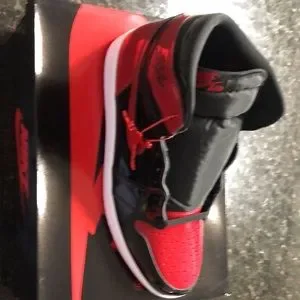 Deadstock (DS) Air Jordan 1 Retro High OG 555088 063 “Patent Bred” Size 11.5 - Jordan 1 Retro OG High Patent Bred for sale  main image 2